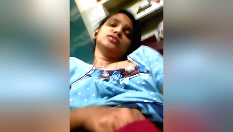 Indian amateur naked webcam girl masturbating in bed